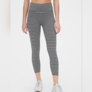 GapFit Blackout 3/4 Leggings